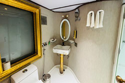 Palace on Wheels bathrooms